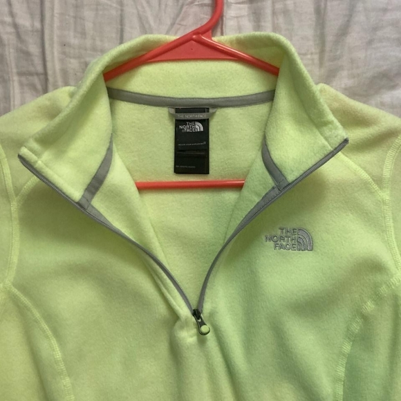 The North Face quarter zip lightweight fleece, yellow, sz M, good condition! - Picture 4 of 6